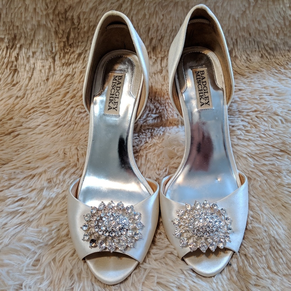 Badgley Mischka Peep Toe Satin Heel 8M